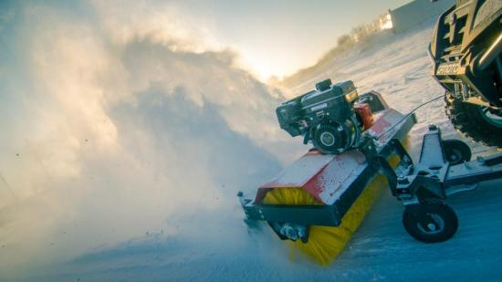 48.0000  Iron Baltic Kehrmaschine 6,5 PS Arbeitsbreite 1270mm